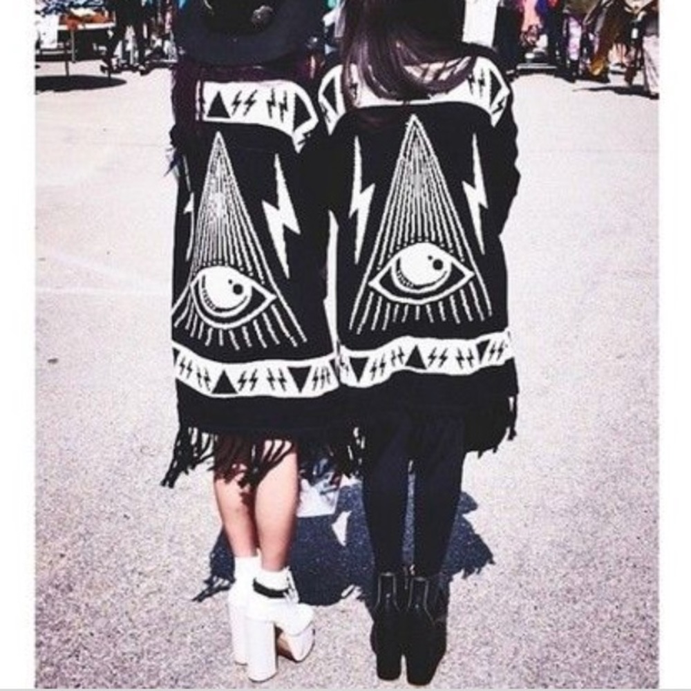UNIF Psychic Poncho Sweater Cardigan - Picture 4 of 6